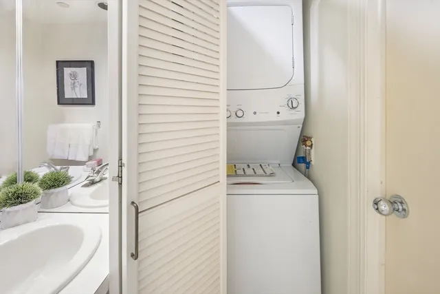 $799,000 | 10 Rogers Street, Unit 415, Cambridge, MA 02142