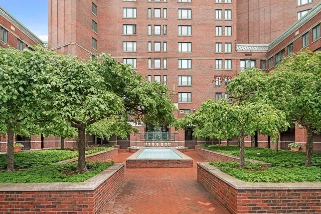 $799,000 | 10 Rogers Street, Unit 415, Cambridge, MA 02142