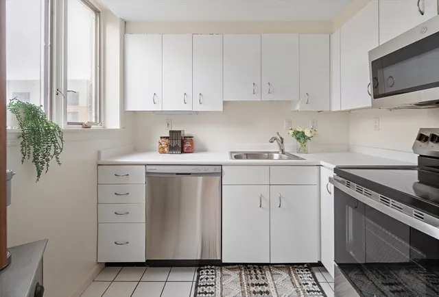 $799,000 | 10 Rogers Street, Unit 415, Cambridge, MA 02142