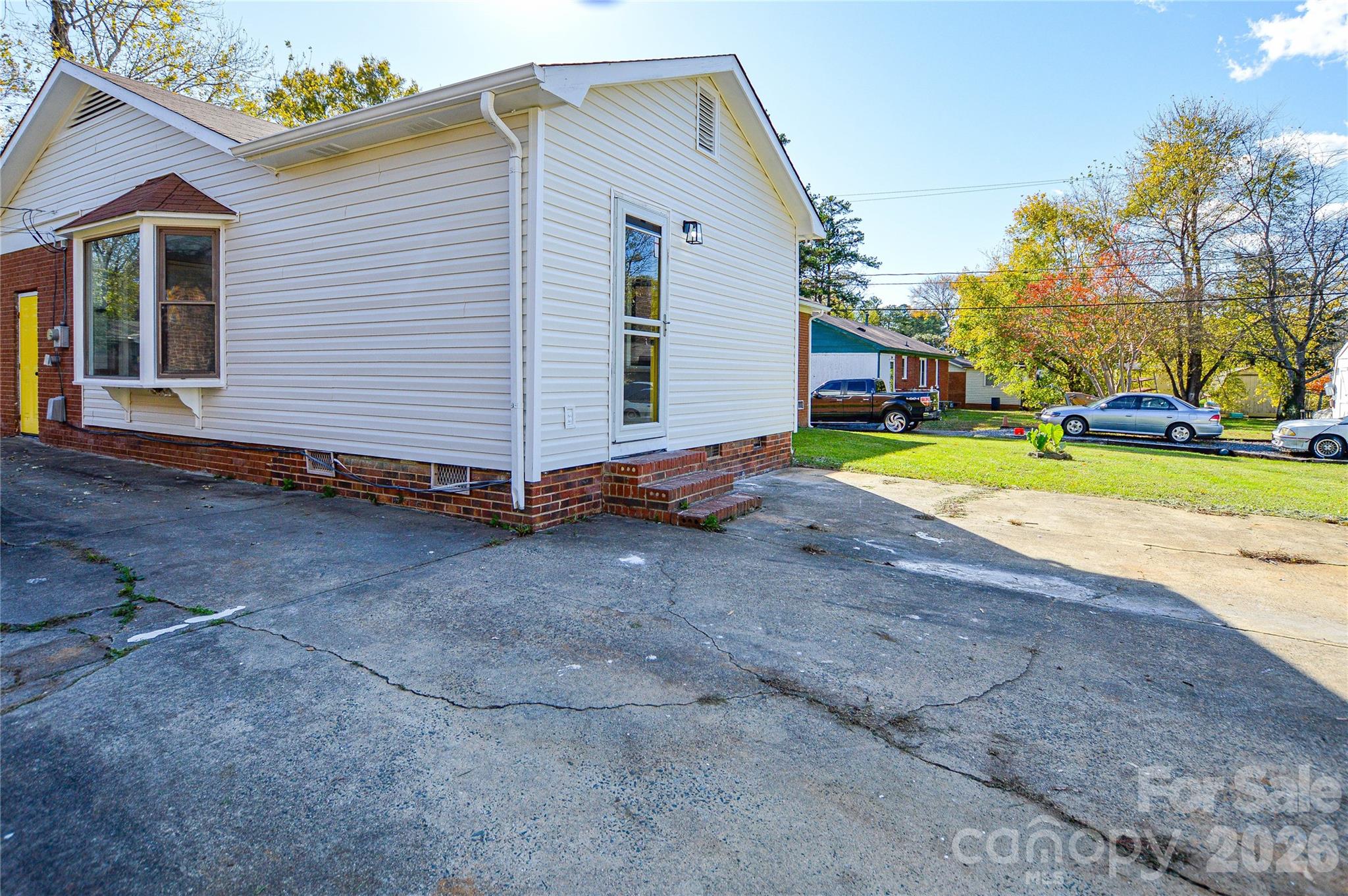 9313 Trinity Road Charlotte, NC 28216 - Photo 34 of 37 Gallery Image 34