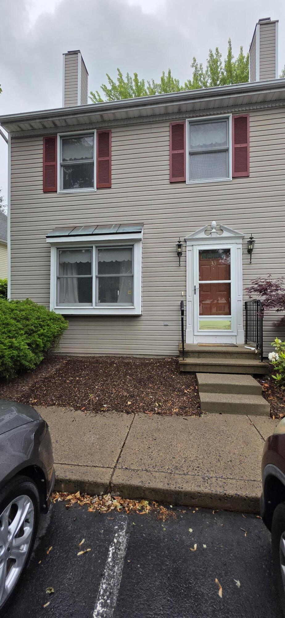 132 Eaglesmere Front Corner Unit 33