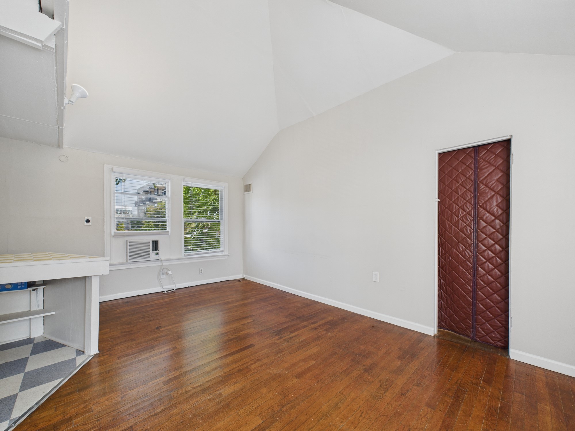 1920 Richmond Avenue, Unit 17 Houston, TX 77098 - Photo 4 of 17 an empty room with wooden floor and windows