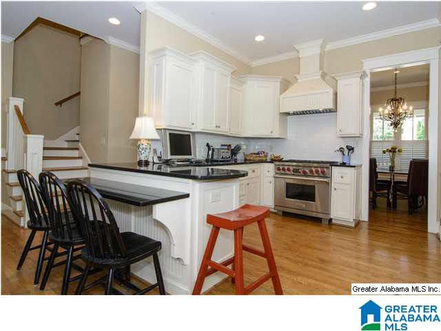 128 East Hawthorne Road Birmingham, AL 35209 - Photo 7 of 32