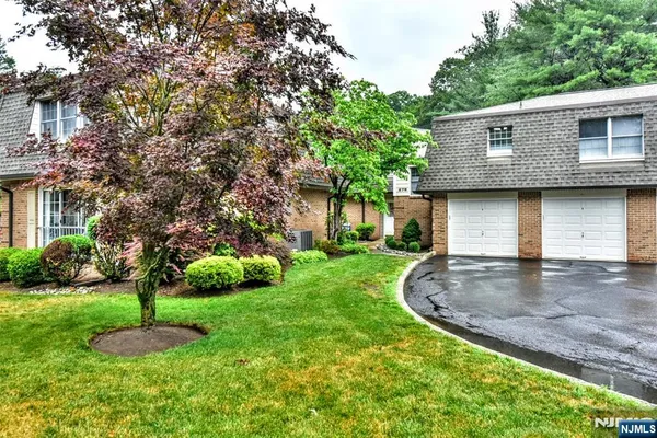 $499,000 | 279 Collignon Way, Unit 5, River Vale, NJ 07675