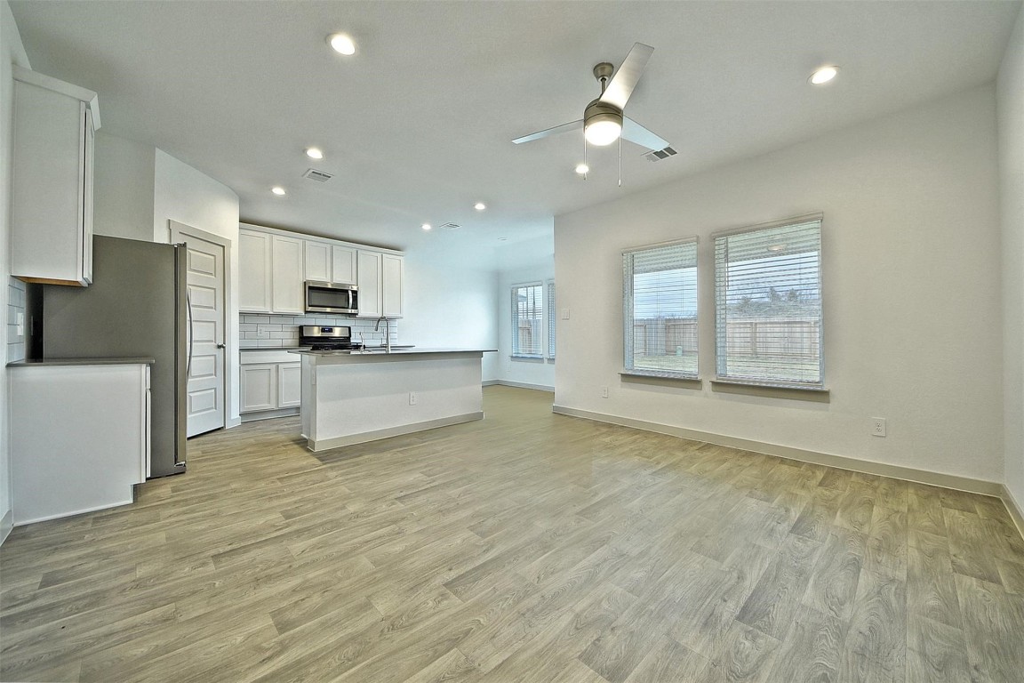 7923 Suffolk Vly Lane Rosharon, TX 77583 - Photo 3 of 28