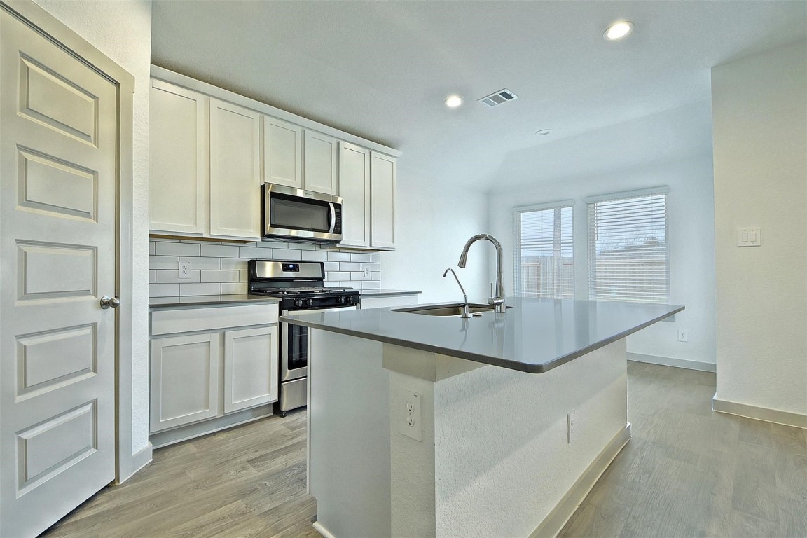 7923 Suffolk Vly Lane Rosharon, TX 77583 - Photo 5 of 28