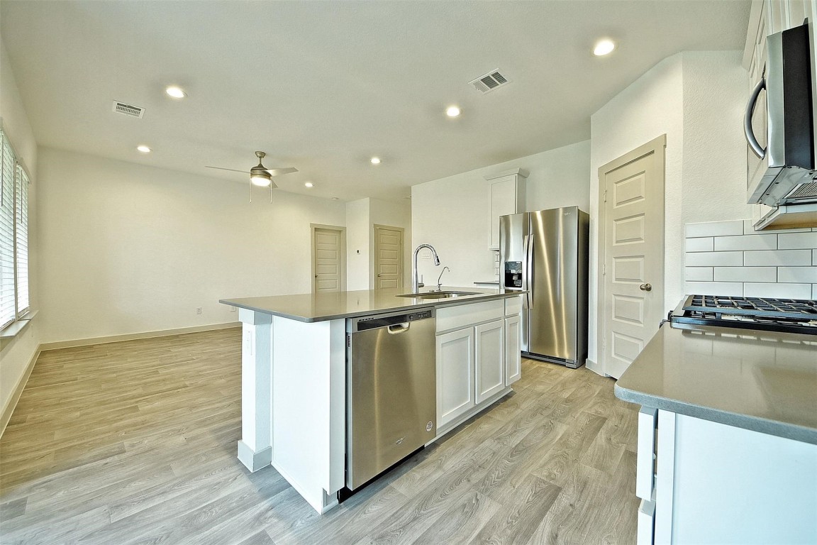 7923 Suffolk Vly Lane Rosharon, TX 77583 - Photo 7 of 28