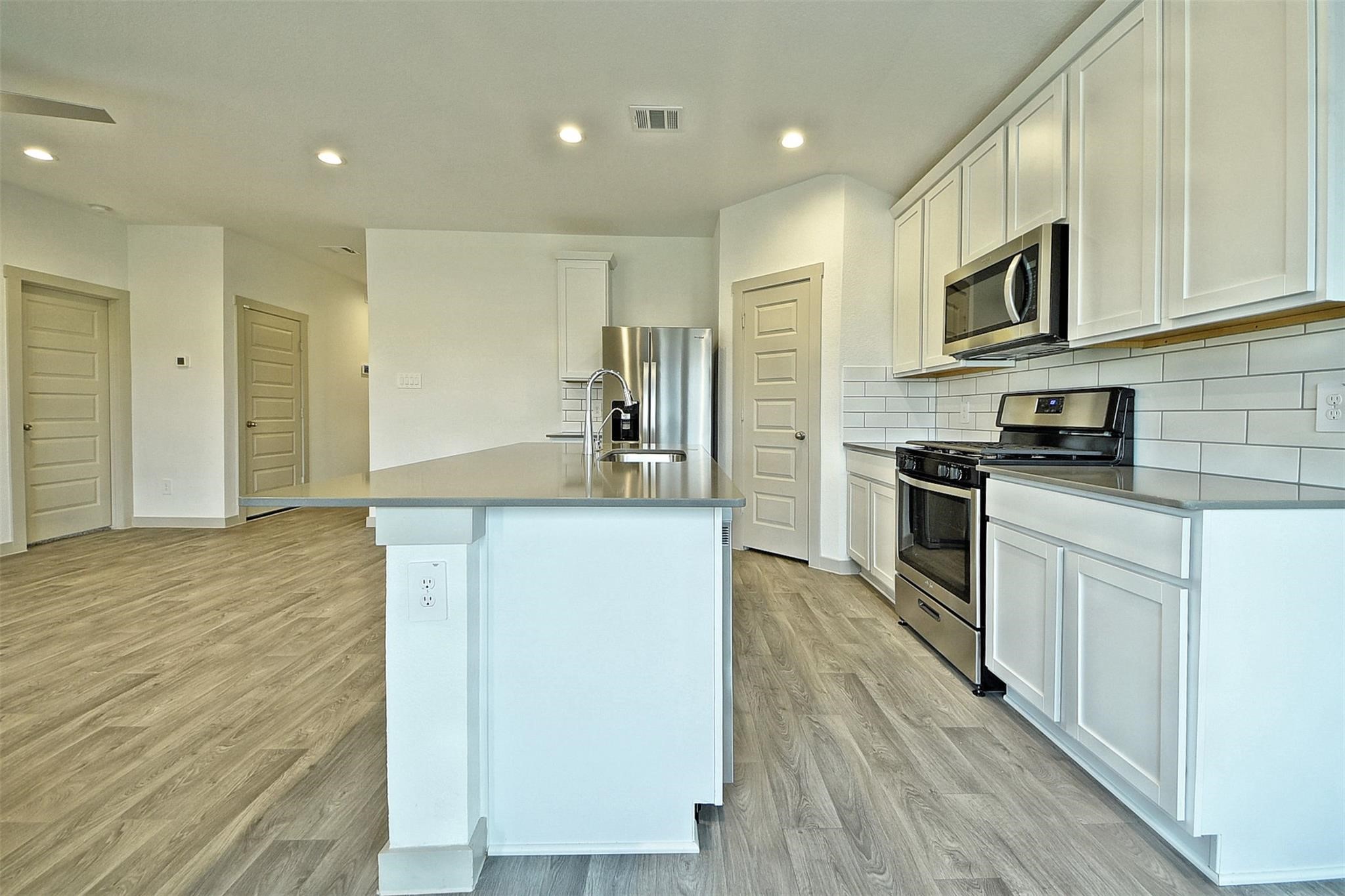 7923 Suffolk Vly Lane Rosharon, TX 77583 - Photo 9 of 28