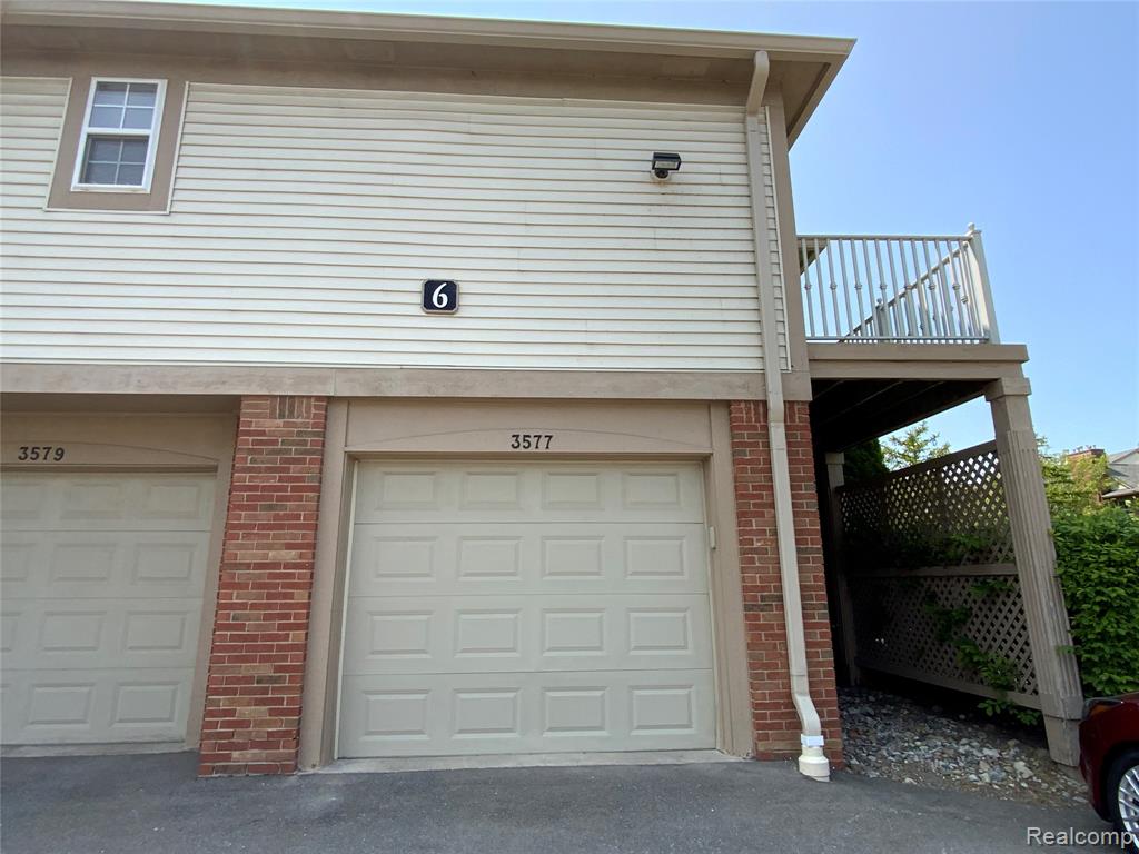 3577 Oakmonte Boulevard Rochester, MI 48306 - Photo 2 of 26