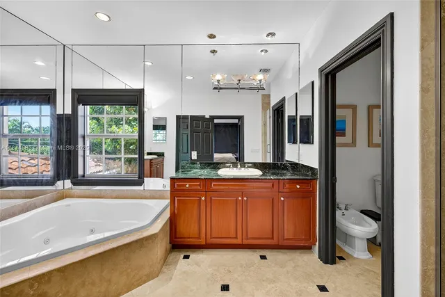 $2,750,000 | 3325 Northeast 17th Court, Fort Lauderdale, FL 33305