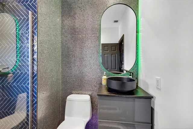 $2,750,000 | 3325 Northeast 17th Court, Fort Lauderdale, FL 33305