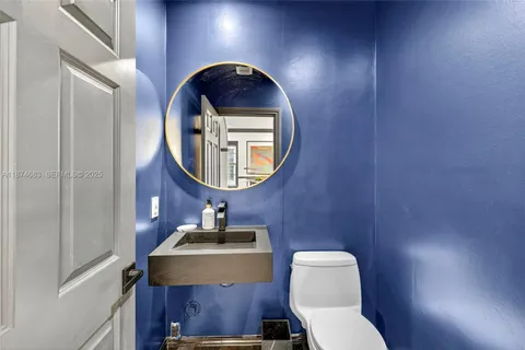 $2,590,000 | 3325 Northeast 17th Court, Fort Lauderdale, FL 33305