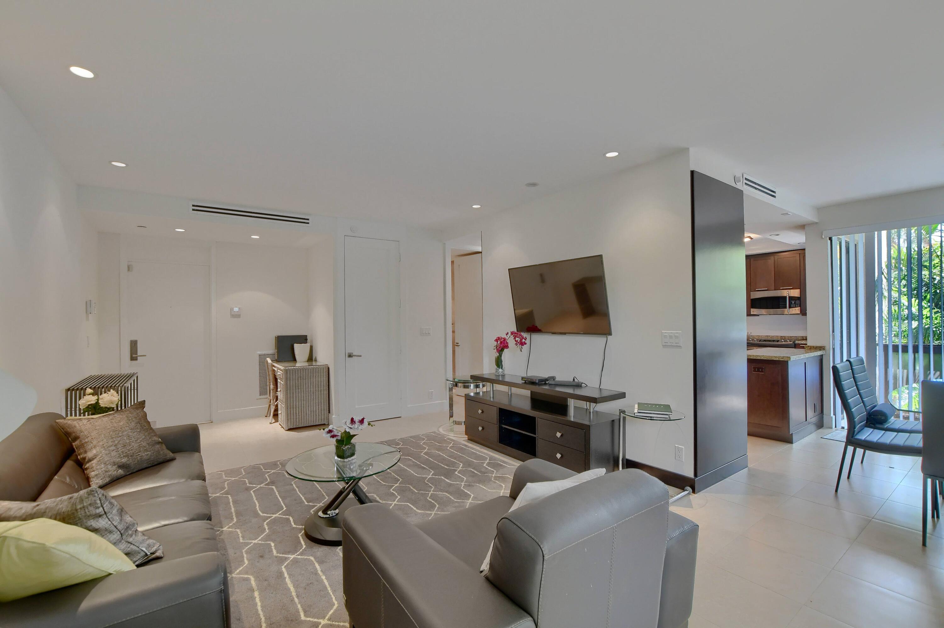 1714 Bridgewood Drive, Unit 1714 Boca Raton, FL 33434 - Photo 11 of 27 Living