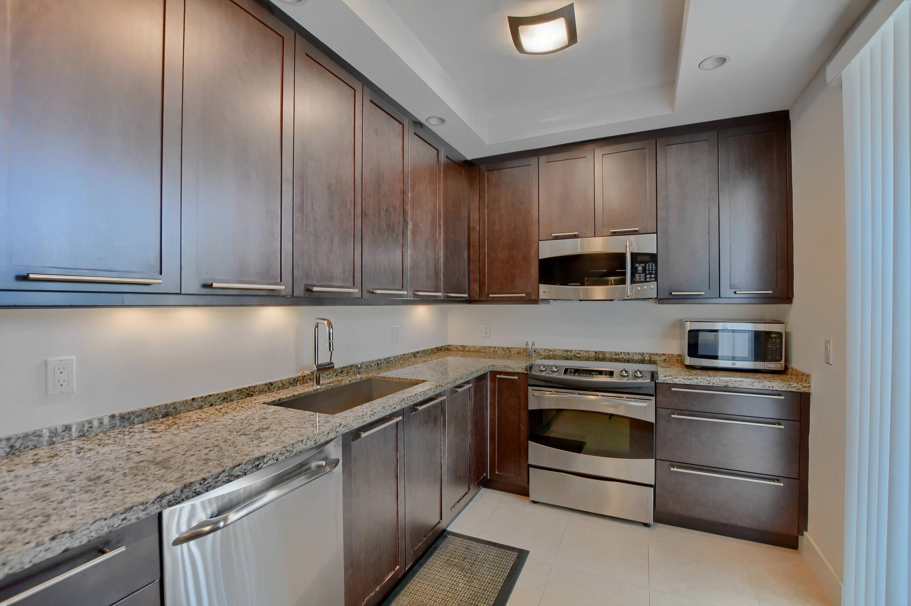 1714 Bridgewood Drive, Unit 1714 Boca Raton, FL 33434 - Photo 2 of 27 Kitchen