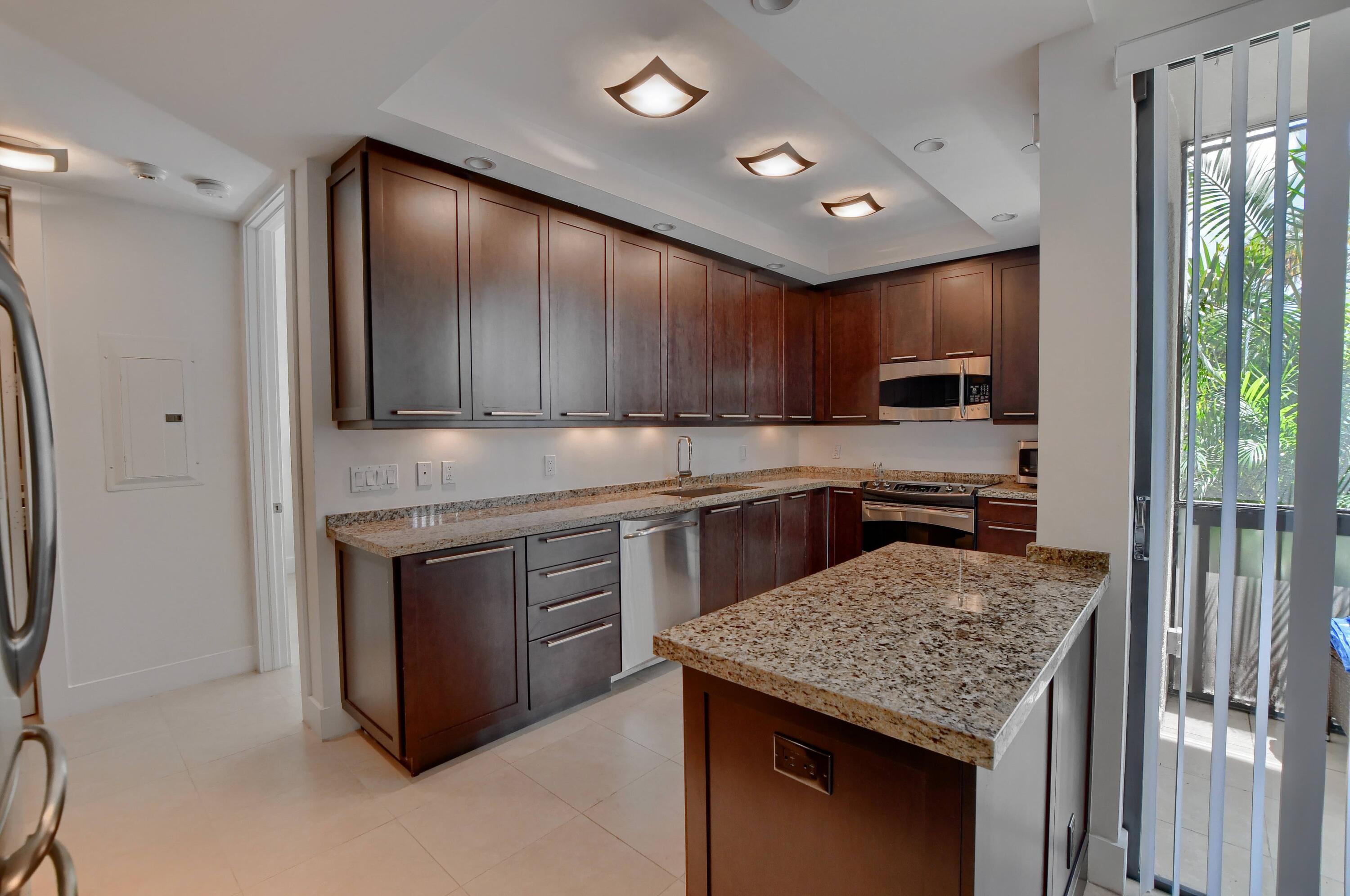 1714 Bridgewood Drive, Unit 1714 Boca Raton, FL 33434 - Photo 3 of 27 Kitchen