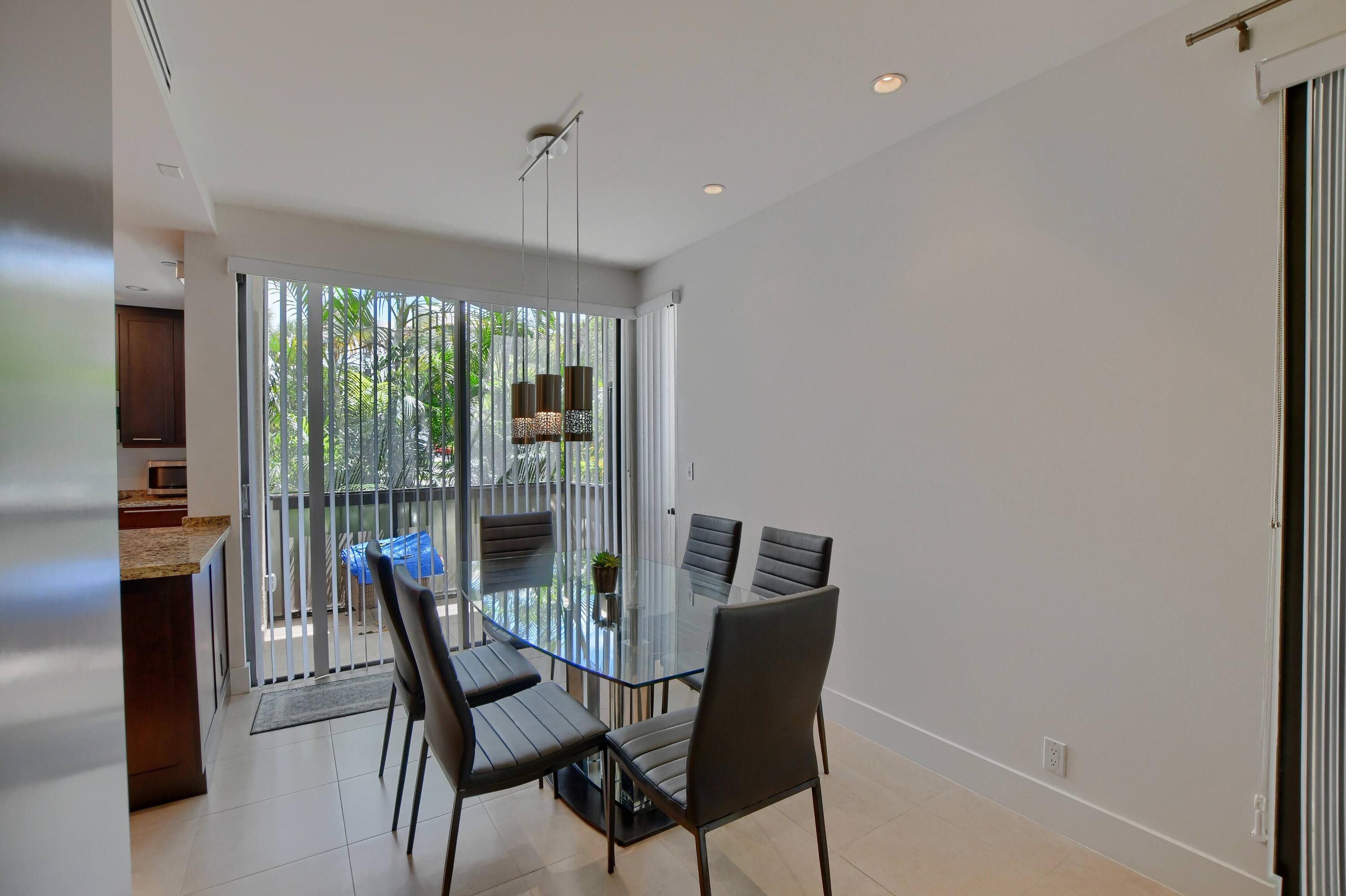1714 Bridgewood Drive, Unit 1714 Boca Raton, FL 33434 - Photo 5 of 27 Dining