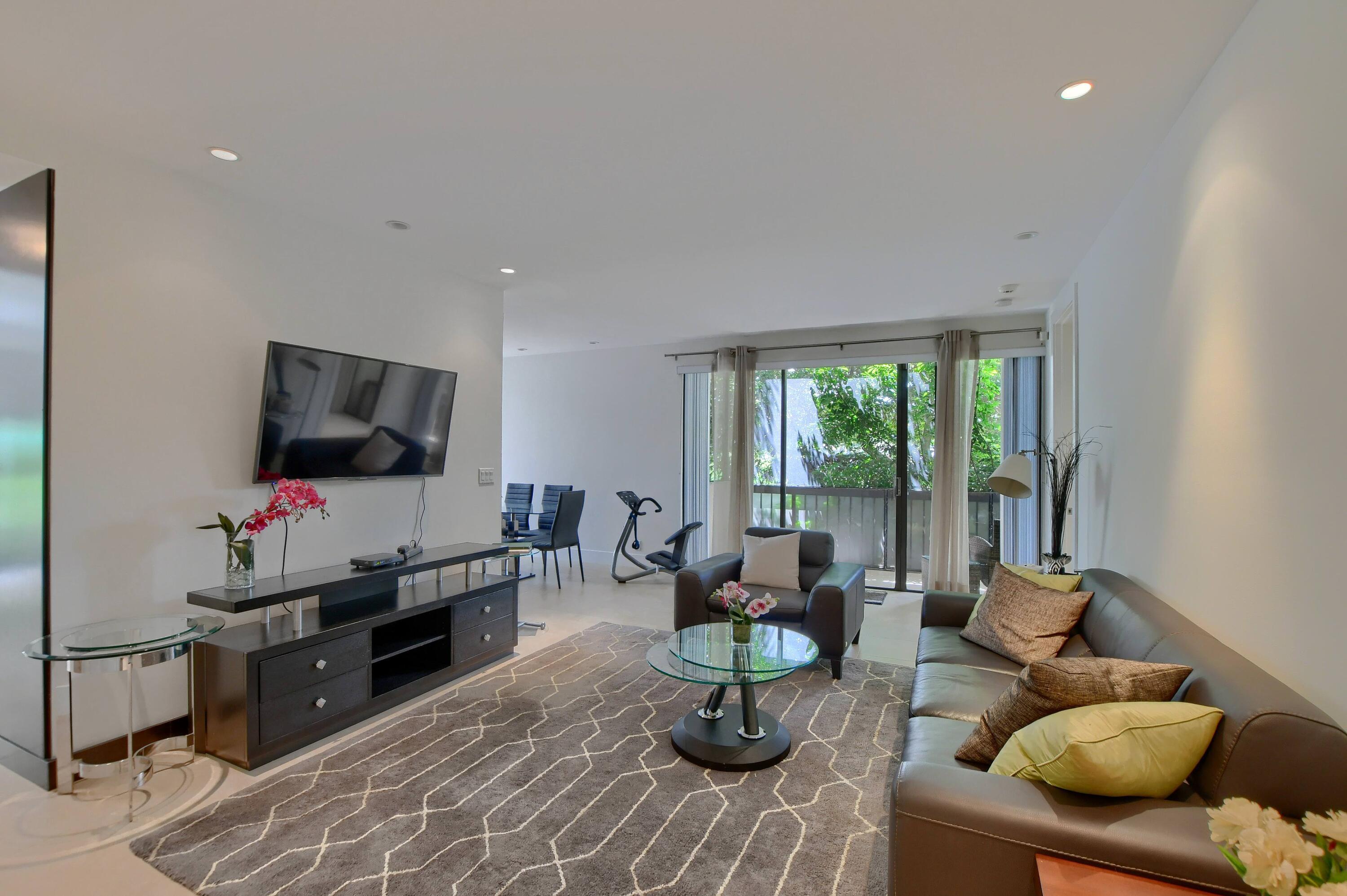 1714 Bridgewood Drive, Unit 1714 Boca Raton, FL 33434 - Photo 8 of 27 Living