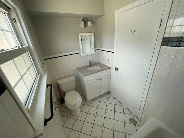 $1,225 | 2132 North Harlem Avenue, Unit 1C, Elmwood Park, IL 60707