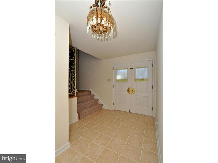9816 Layton Road Philadelphia, PA 19115 - Photo 2 of 18