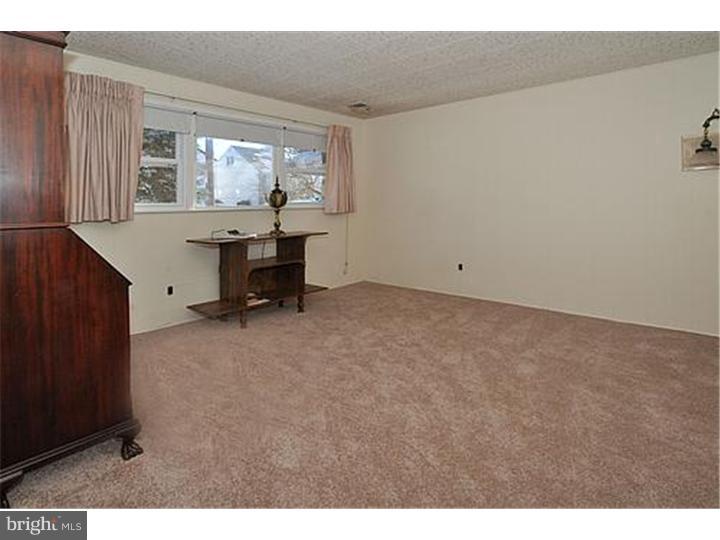 9816 Layton Road Philadelphia, PA 19115 - Photo 11 of 18