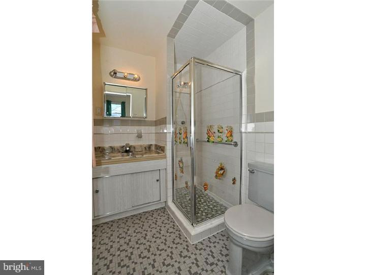 9816 Layton Road Philadelphia, PA 19115 - Photo 13 of 18