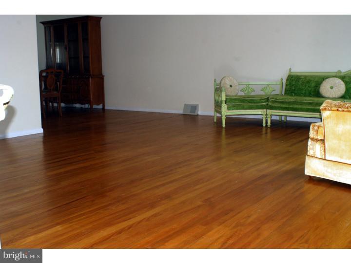 9816 Layton Road Philadelphia, PA 19115 - Photo 3 of 18