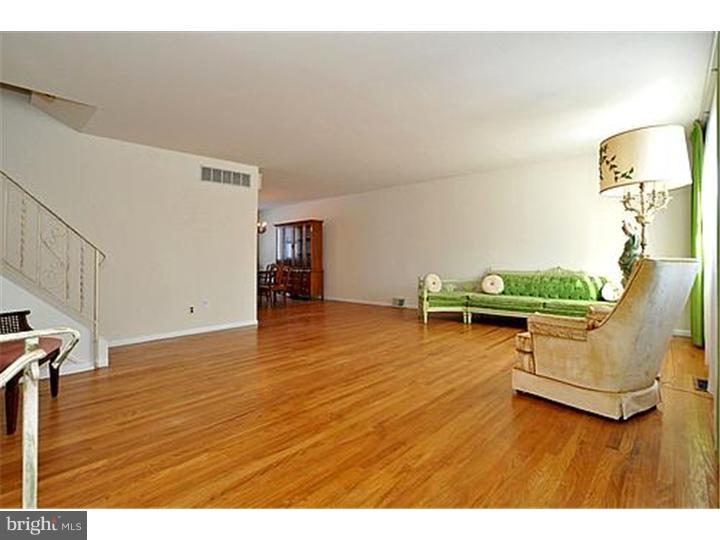 9816 Layton Road Philadelphia, PA 19115 - Photo 6 of 18