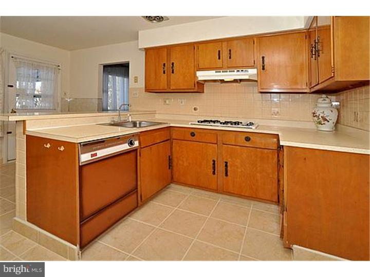9816 Layton Road Philadelphia, PA 19115 - Photo 8 of 18