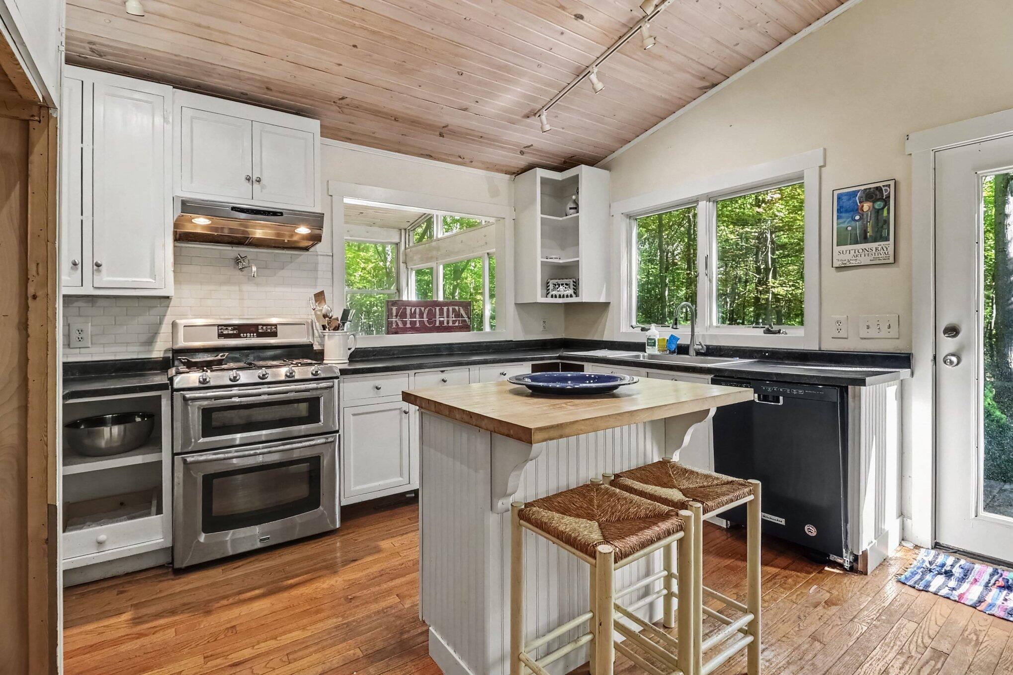 6610 Middleton Road Ludington, MI 49431 - Photo 11 of 31 Kitchen