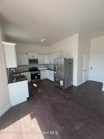 $3,500 | 105 Parkdale Drive, Dickson City, PA 18519