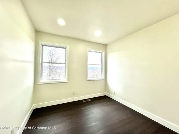 $3,500 | 105 Parkdale Drive, Dickson City, PA 18519