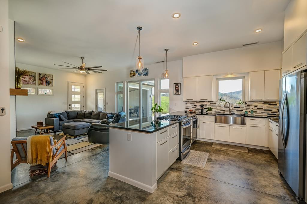 220 Holland Road Brasstown, NC 28902 - Photo 9 of 51