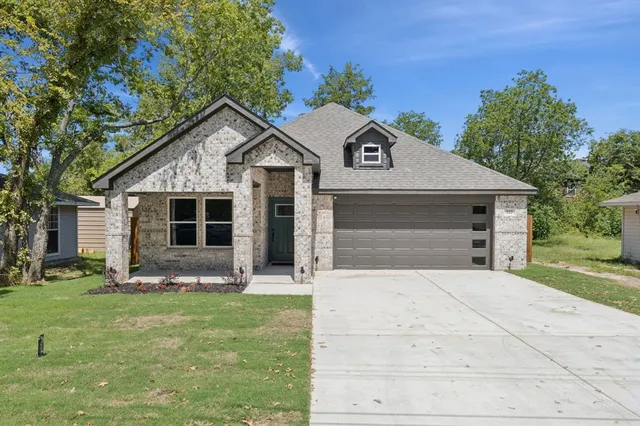 $319,900 | 512 Frazier Street, Terrell, TX 75160