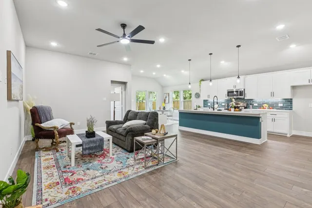 $319,900 | 512 Frazier Street, Terrell, TX 75160