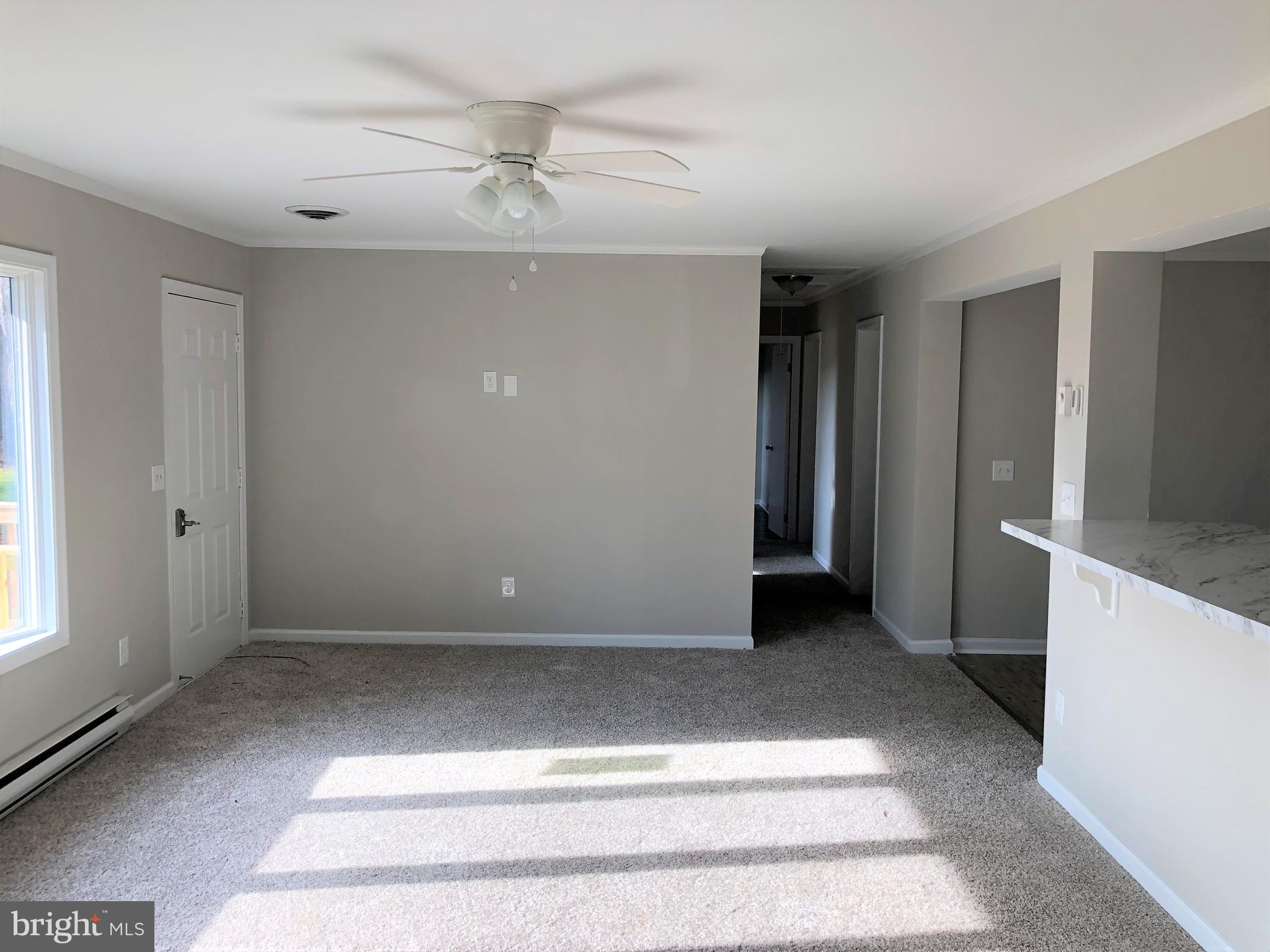 820 Luthardt Road Baltimore, MD 21220 - Photo 14 of 37 Living Room
