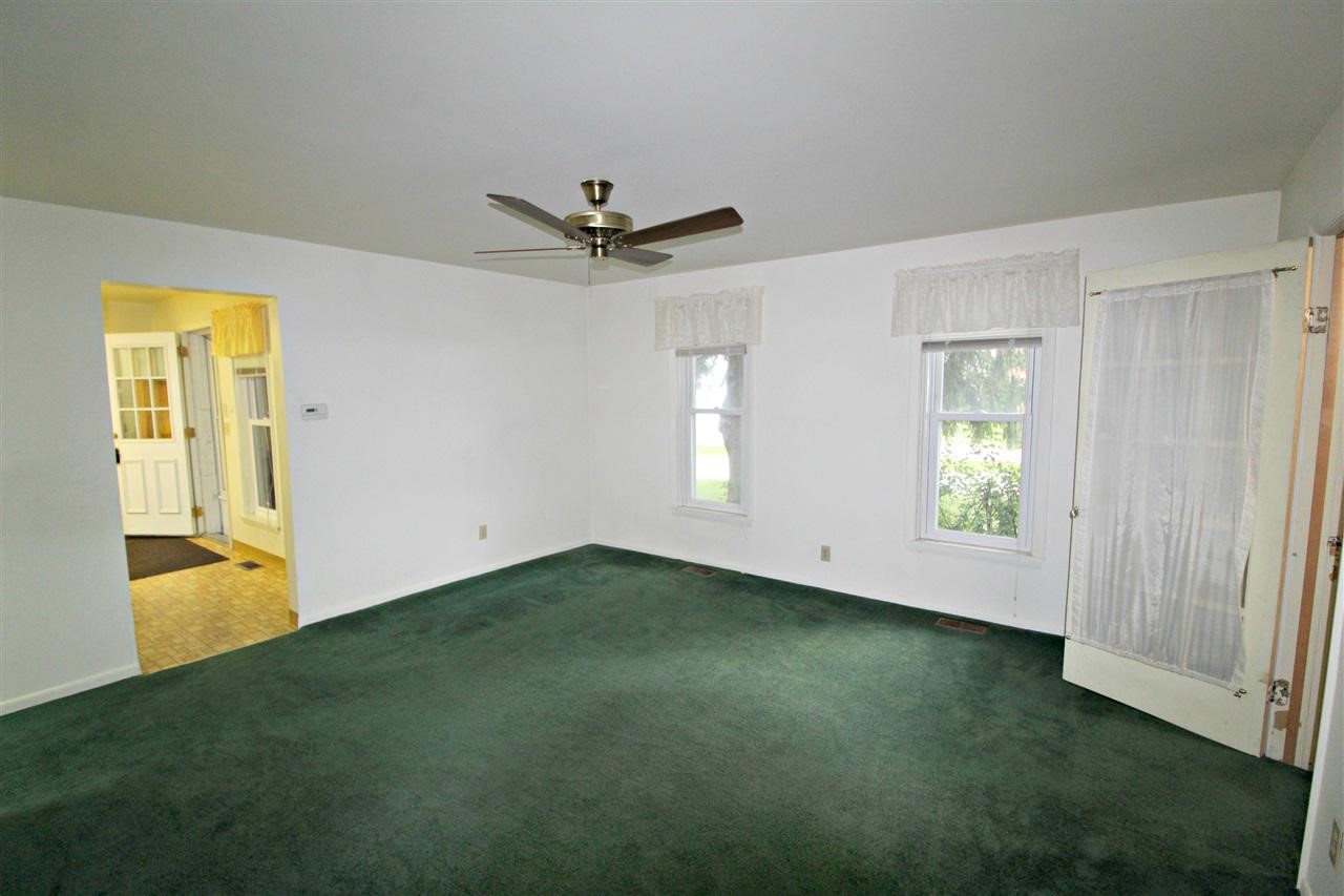 518 East Vienna Road Clio, MI 48420 - Photo 4 of 26 21499638-3.JPG