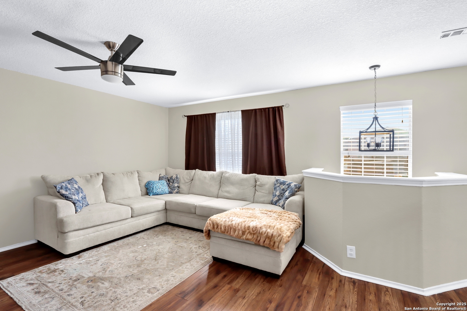 531 Erica Converse, TX 78109 - Photo 12 of 30 a living room with furniture and a window