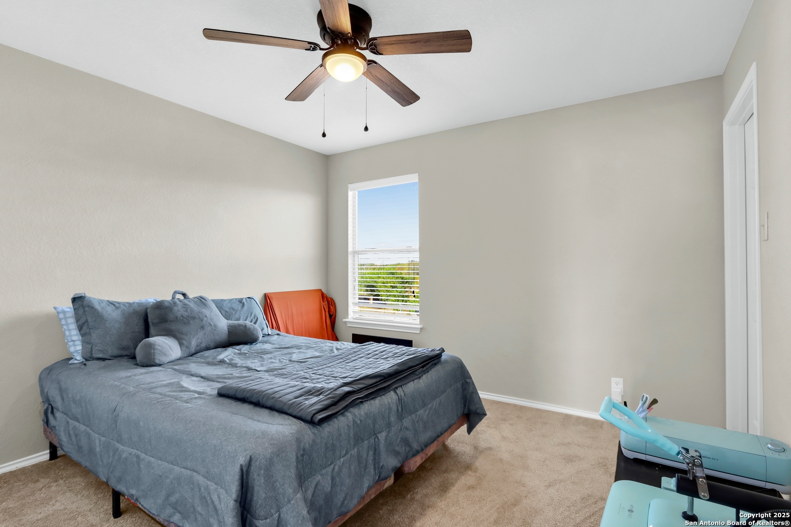 531 Erica Converse, TX 78109 - Photo 9 of 30 a bedroom with furniture and window