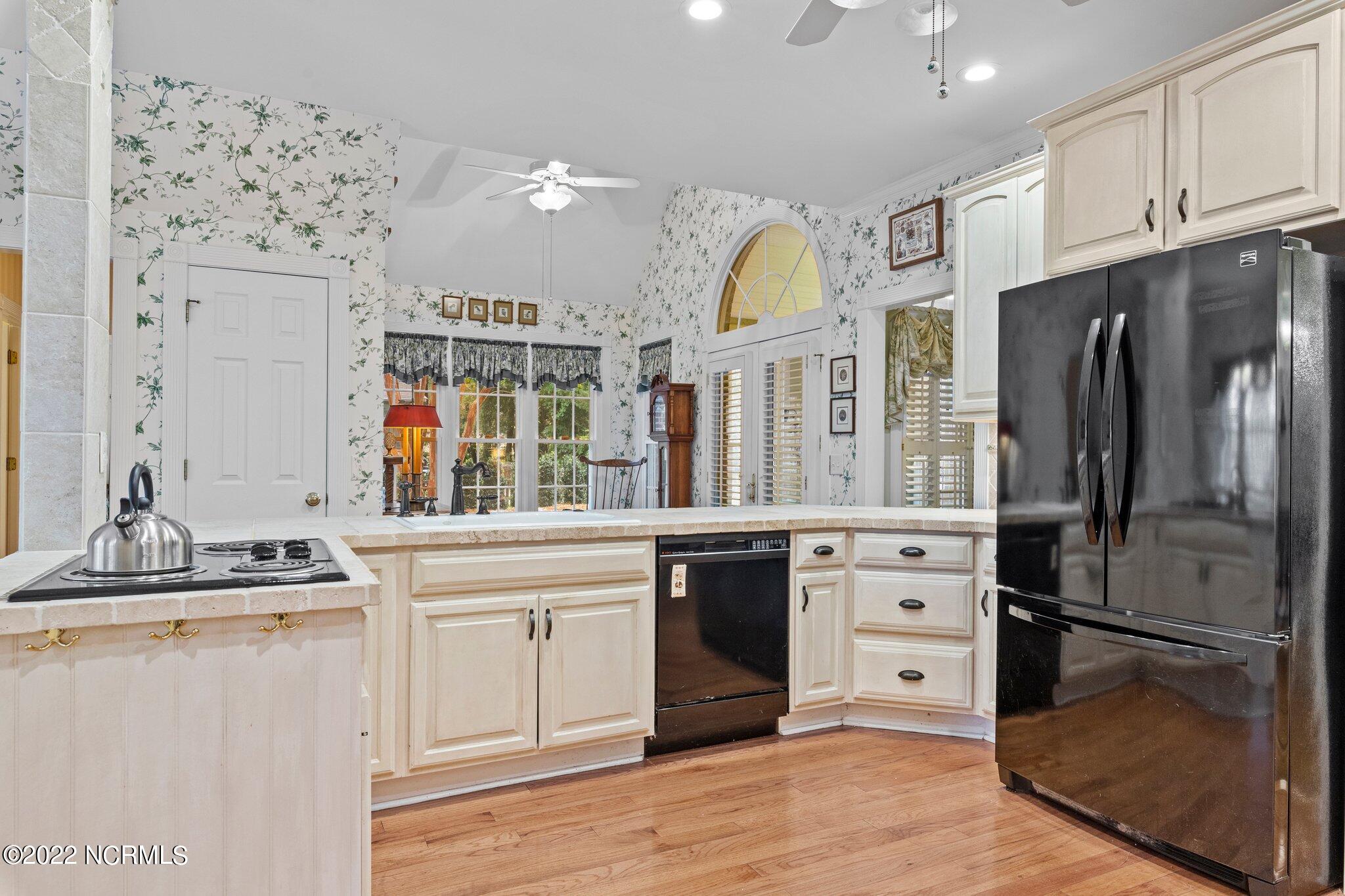 160 McCaskill Road East Pinehurst, NC 28374 - Photo 15 of 38 Kitchen