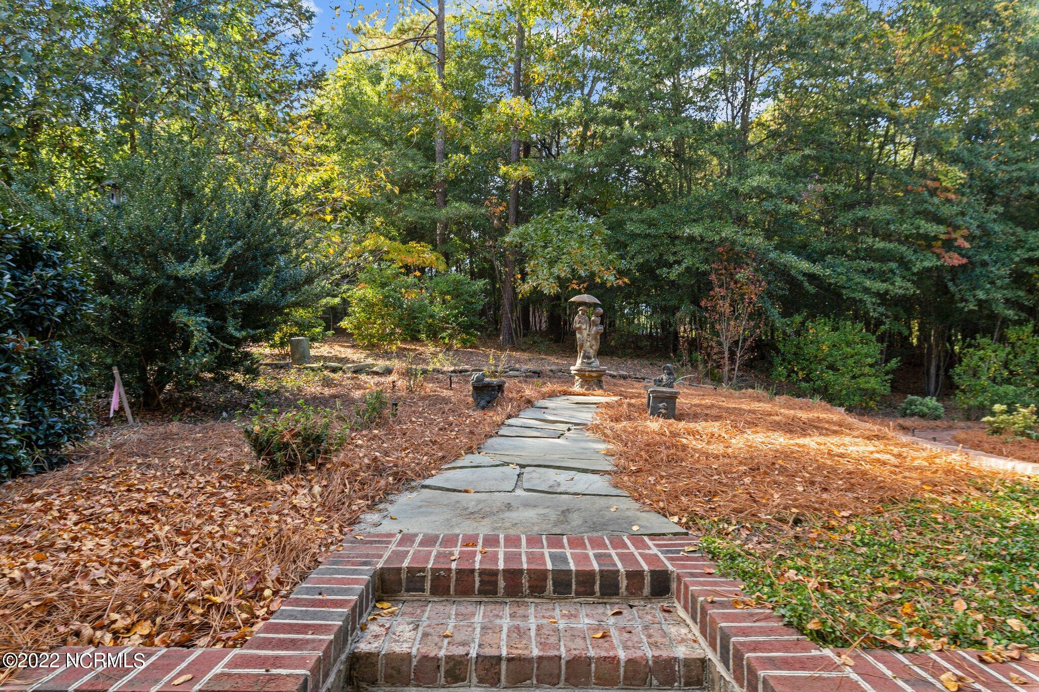 160 McCaskill Road East Pinehurst, NC 28374 - Photo 6 of 38 4-web-or-mls-IMG_5003
