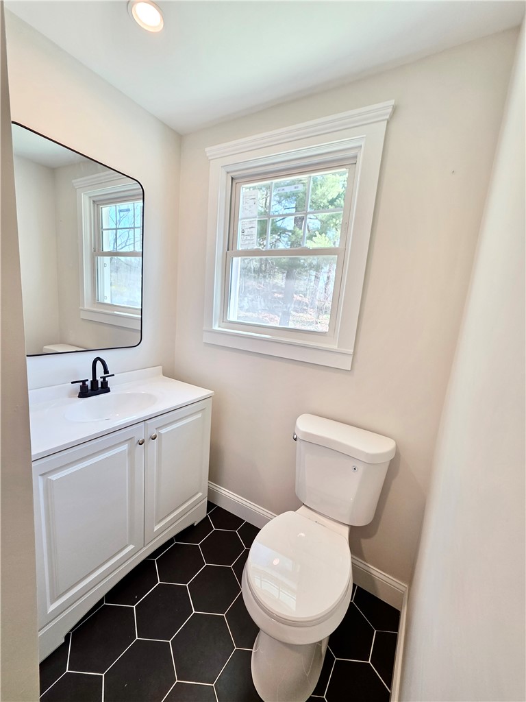 8 Wolf Hill Road Smithfield, RI 02917 - Photo 14 of 32