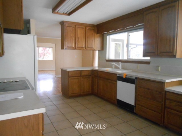 1403 Lewis Road Tacoma, WA 98465 - Photo 3 of 15 Gallery Image 3