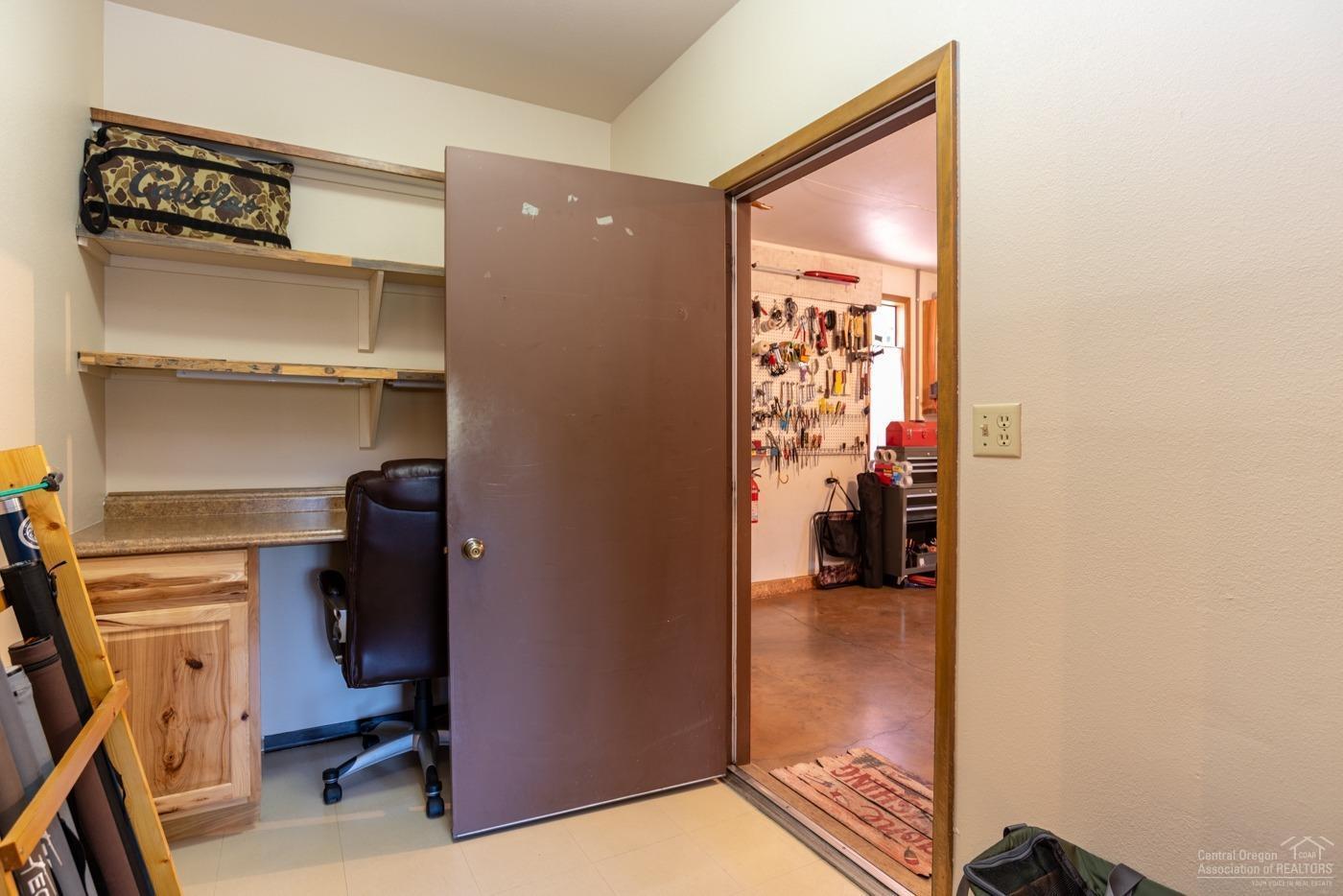 690 Northwest Broken Arrow Road Bend, OR 97703 - Photo 19 of 25 Hobby room off the garage and den/office