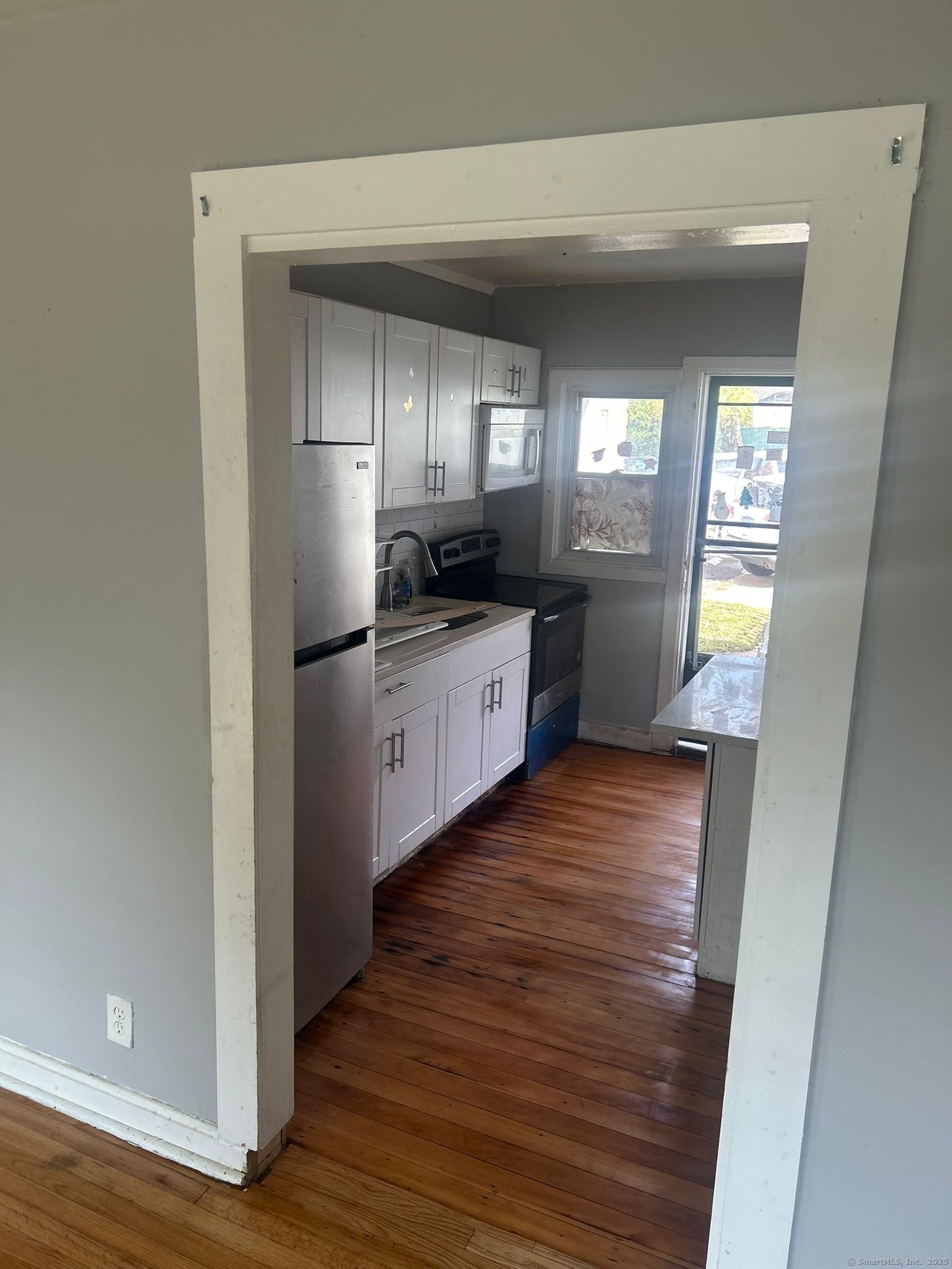 1575 Boston Avenue, Unit D17 Bridgeport, CT 06610 - Photo 1 of 3 a kitchen with granite countertop a stove and a refrigerator