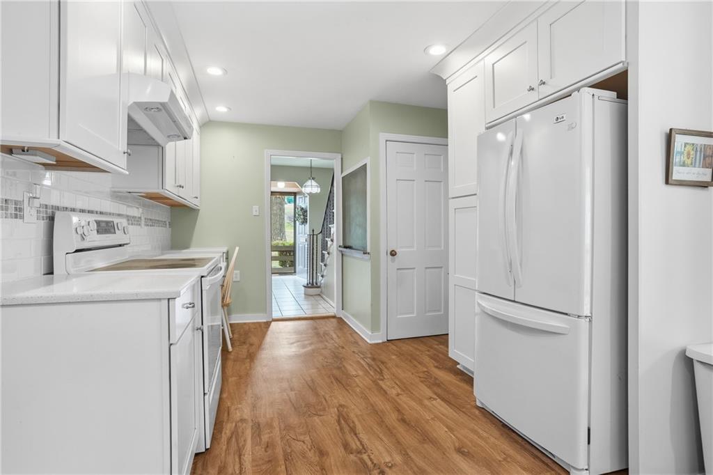 4730 Rolling Hills Road Pittsburgh, PA 15236 - Photo 15 of 50 Gorgeous white kitchen with quartz countertops!