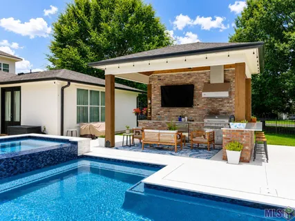 $740,000 | 6216 Breeze Point Drive, Gonzales, LA 70737