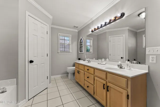 $312,500 | 435 Fairway Oaks Drive, Hernando, MS 38632