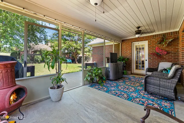 $312,500 | 435 Fairway Oaks Drive, Hernando, MS 38632