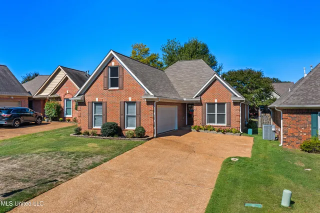 $312,500 | 435 Fairway Oaks Drive, Hernando, MS 38632