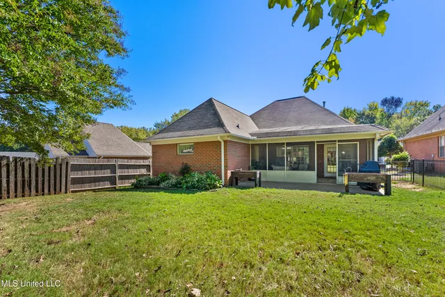 $312,500 | 435 Fairway Oaks Drive, Hernando, MS 38632